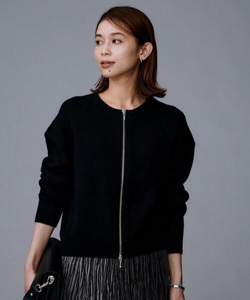 UNTITLED（アンタイトル）の「【ゆったりサイズ／着丈短め】ジップニットカーディガン（カーディガン/ボレロ・レディース・ライトブルー/ブラウン系その他/ブラック/ライトグレー/ライトグレー系5・48/44/04/02/00）」の2枚目の写真