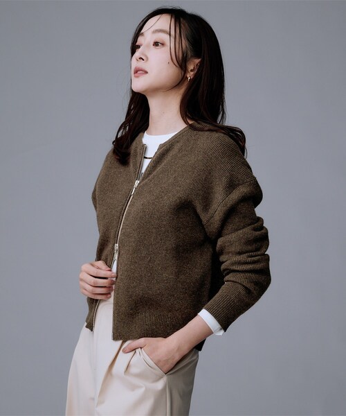 UNTITLED（アンタイトル）の「【ゆったりサイズ／着丈短め】ジップニットカーディガン（カーディガン/ボレロ・レディース・ライトブルー/ブラウン系その他/ブラック/ライトグレー/ライトグレー系5・48/44/04/02/00）」の20枚目の写真