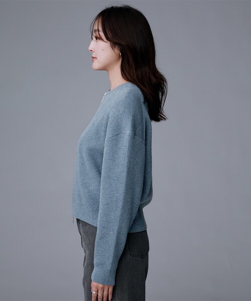 UNTITLED（アンタイトル）の「【ゆったりサイズ／着丈短め】ジップニットカーディガン（カーディガン/ボレロ・レディース・ライトブルー/ブラウン系その他/ブラック/ライトグレー/ライトグレー系5・48/44/04/02/00）」の11枚目の写真