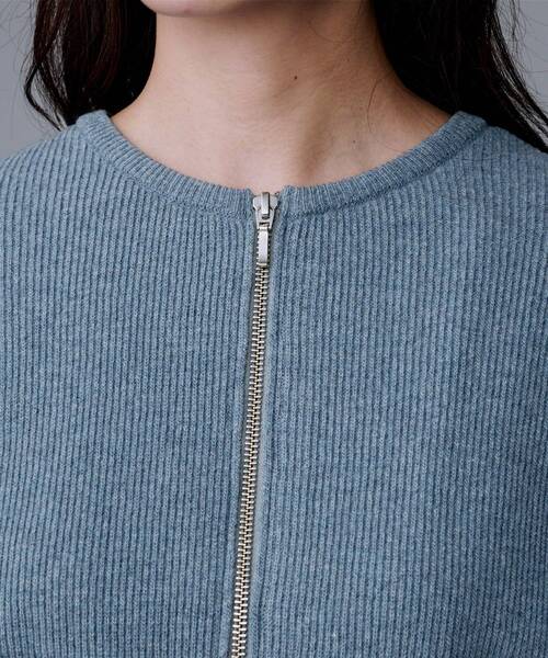 UNTITLED（アンタイトル）の「【ゆったりサイズ／着丈短め】ジップニットカーディガン（カーディガン/ボレロ・レディース・ライトブルー/ブラウン系その他/ブラック/ライトグレー/ライトグレー系5・48/44/04/02/00）」の9枚目の写真