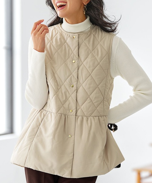 BELLUNA PLUS(ベルーナ)の「キルト切替ペプラムベスト(ベスト・レディース・アイボリー/ブラック・MEDIUM/LARGE/X-LARGE)」の1枚目の写真