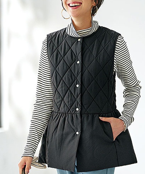BELLUNA PLUS(ベルーナ)の「キルト切替ペプラムベスト(ベスト・レディース・アイボリー/ブラック・MEDIUM/LARGE/X-LARGE)」の2枚目の写真