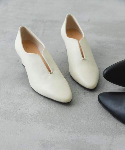 URBAN RESEARCH(アーバンリサーチ)の「プチメタルスリットパンプス(パンプス・レディース・ブラック/アイボリー・38/36/37)」の1枚目の写真