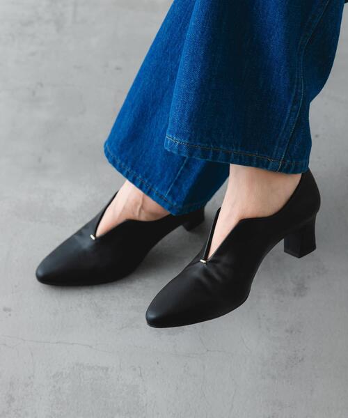 URBAN RESEARCH(アーバンリサーチ)の「プチメタルスリットパンプス(パンプス・レディース・ブラック/アイボリー・38/36/37)」の2枚目の写真