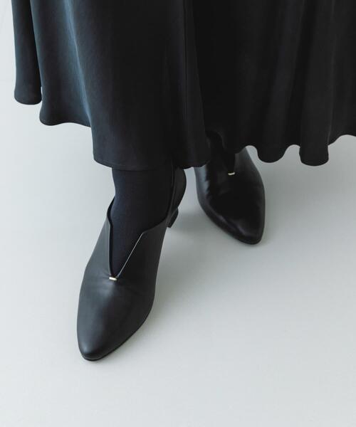 URBAN RESEARCH(アーバンリサーチ)の「プチメタルスリットパンプス(パンプス・レディース・ブラック/アイボリー・38/36/37)」の4枚目の写真