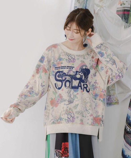 ScoLar(スカラー)の「ScoLar(スカラー) 花と音楽のスウェットプルオーバー(スウェット・レディース・グレー/オートミール・MEDIUM)」の2枚目の写真