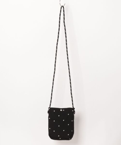 VIBGYOR(ヴィブジョー)の「Mignonjour/フラワードットミニショルダーバッグ M2844(ショルダーバッグ・レディース・ブラック/ホワイト/レッド・FREE)」の5枚目の写真