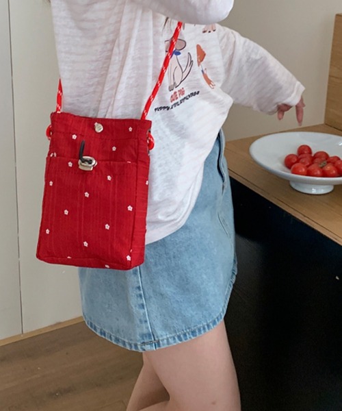 VIBGYOR(ヴィブジョー)の「Mignonjour/フラワードットミニショルダーバッグ M2844(ショルダーバッグ・レディース・ブラック/ホワイト/レッド・FREE)」の11枚目の写真