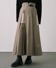 UNITED TOKYO（ユナイテッドトウキョウ）の「《新作》アシメインバーテッドプリーツスカート｜オフィスカジュアル/軽量/防シワ/UV対策/吸水速乾/細見え/秋服/冬服（スカート・レディース）」