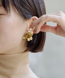 ear PAPILLONNER（イアパピヨネ）の「スパンコールフラワーピアス（ピアス（両耳用））」