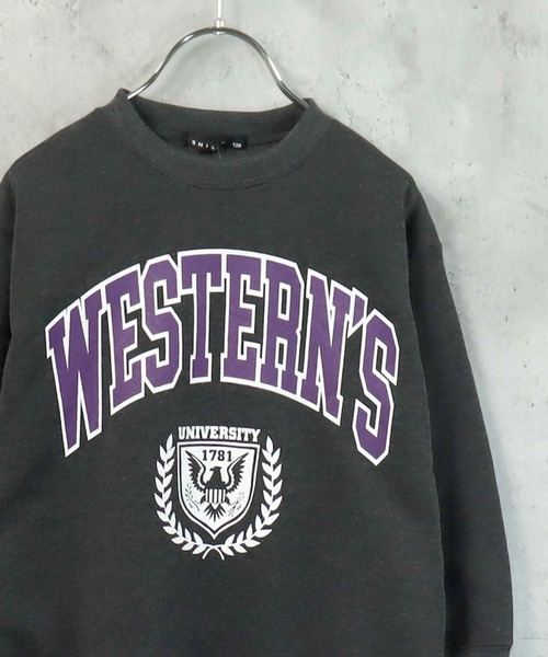 SHISKY（シスキー）の「裏起毛　オーバーサイズ　プリントスウェット（スウェット・キッズ・グレー系その他/グレイッシュベージュ/チャコールグレー/杢グレー/ヘザーチャコール/ベージュ系その他3/ダークグリーン/ベージュ系その他/ベージュ系その他2/キャメル/グレー系その他2/グレー系その他3/グレー系その他4/ベージュ/オートミール/グリーン系その他/ネイビー・130/140/150/160）」の3枚目の写真