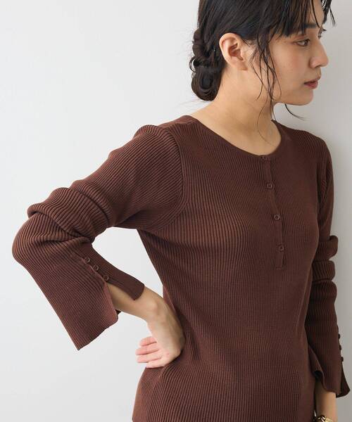 CRAFT STANDARD BOUTIQUE(クラフトスタンダードブティック)の「ヘンリーネック袖フレアプルオーバー(ニット/セーター・レディース・ブラウン/オフホワイト/パープル/グレー・FREE)」の5枚目の写真