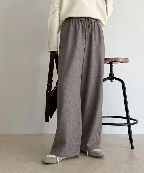 fredy emue（フレディエミュ）の「【4サイズ展開】ソフトシャークスキン/チェックイージーパンツ（その他パンツ・レディース・ベージュ/グレー系その他/ブラック/チャコールグレー・34/36/38/39）」の4枚目の写真