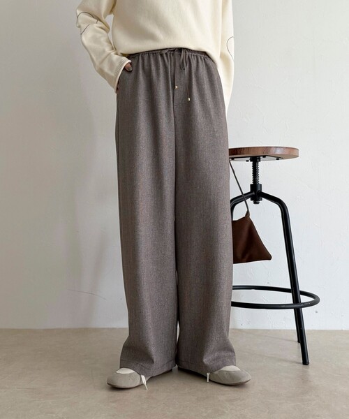 fredy emue（フレディエミュ）の「【4サイズ展開】ソフトシャークスキン/チェックイージーパンツ（その他パンツ・レディース・ベージュ/グレー系その他/ブラック/チャコールグレー・34/36/38/39）」の15枚目の写真