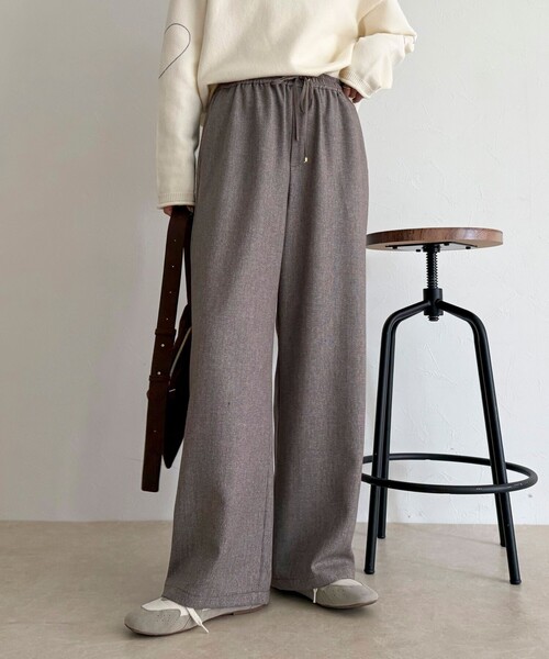 fredy emue（フレディエミュ）の「【4サイズ展開】ソフトシャークスキン/チェックイージーパンツ（その他パンツ・レディース・ベージュ/グレー系その他/ブラック/チャコールグレー・34/36/38/39）」の16枚目の写真