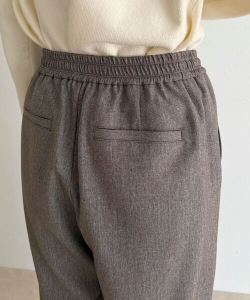 fredy emue（フレディエミュ）の「【4サイズ展開】ソフトシャークスキン/チェックイージーパンツ（その他パンツ・レディース・ベージュ/グレー系その他/ブラック/チャコールグレー・34/36/38/39）」の21枚目の写真