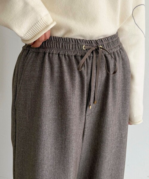 fredy emue（フレディエミュ）の「【4サイズ展開】ソフトシャークスキン/チェックイージーパンツ（その他パンツ・レディース・ベージュ/グレー系その他/ブラック/チャコールグレー・34/36/38/39）」の22枚目の写真