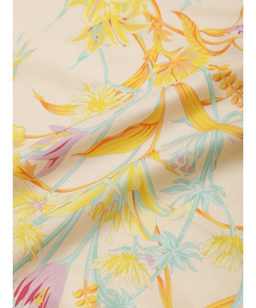 Mila Owen（ミラオーウェン）の「大判フラワー柄スカーフ（バンダナ/スカーフ・レディース・グリーン/ピンク/イエロー・F）」の9枚目の写真