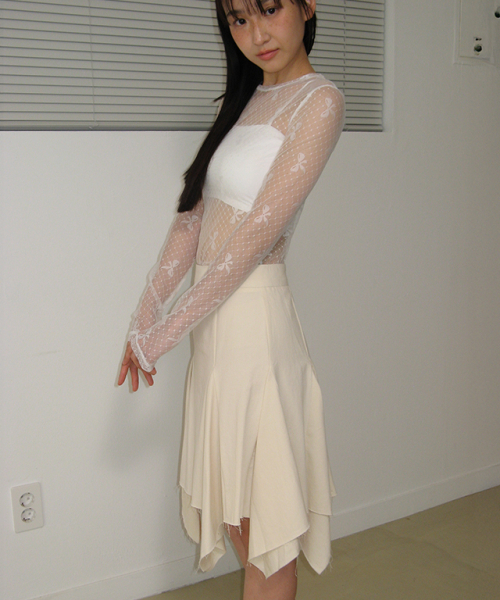 RONRON(ロンロン)の「RAW CUT FRILL SKIRT IVORY(スカート・レディース・その他・SMALL/MEDIUM)」の2枚目の写真