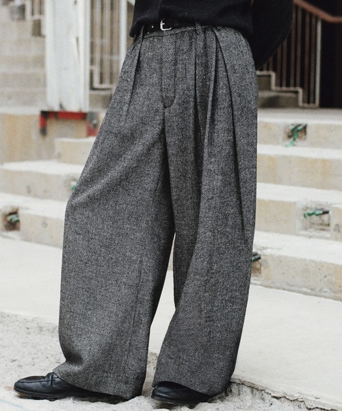 CROSS TUCK ARCH TWEED BAGGY SLACKS（スラックス）｜WYM LIDNM