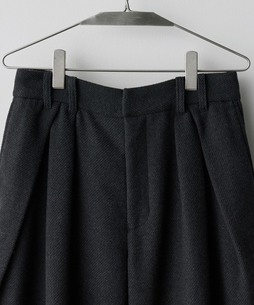 WYM LIDNM(ウィム バイ リドム)の「CROSS TUCK ARCH TWEED BAGGY SLACKS(スラックス・メンズ・チャコール/ライトグレー/グレー系・S/M/L)」の5枚目の写真