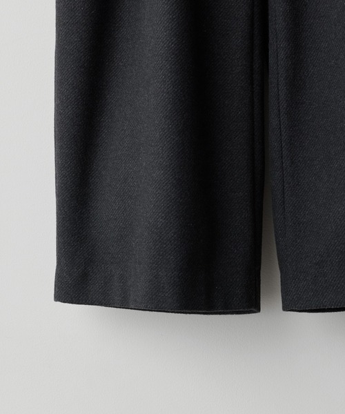 WYM LIDNM(ウィム バイ リドム)の「CROSS TUCK ARCH TWEED BAGGY SLACKS(スラックス・メンズ・チャコール/ライトグレー/グレー系・S/M/L)」の7枚目の写真