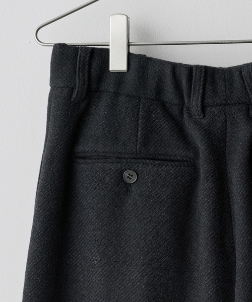 WYM LIDNM(ウィム バイ リドム)の「CROSS TUCK ARCH TWEED BAGGY SLACKS(スラックス・メンズ・チャコール/ライトグレー/グレー系・S/M/L)」の10枚目の写真