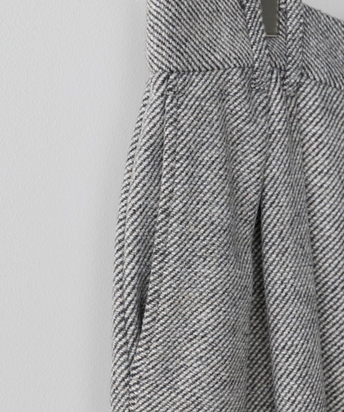 WYM LIDNM(ウィム バイ リドム)の「CROSS TUCK ARCH TWEED BAGGY SLACKS(スラックス・メンズ・チャコール/ライトグレー/グレー系・S/M/L)」の13枚目の写真