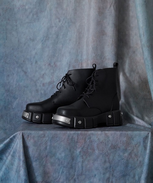 SERACE（セラス）の「【SERACE】Metal parts design high sole lace up boots / メタルパーツデザインハイソールレースアップブーツ（ブーツ・メンズ・ブラック・S/M/L）」の2枚目の写真