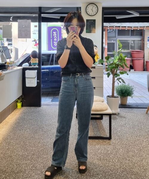 MUSINSA STANDARD WOMAN（ムシンサスタンダードウーマン）の「ウィメンズライトウェイトルーズストレートデニムパンツ[ミディアムインディゴ]（デニムパンツ・レディース・その他・30/24/25/26/27/28/29）」の8枚目の写真