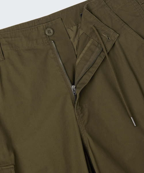 MUSINSA STANDARD（ムシンサスタンダード）の「コットンパラシュートカーゴパンツ[オリーブグリーン]（スウェットパンツ・メンズ・その他・27/28/29/30/31/32/33/34/38/40/42/26）」の4枚目の写真