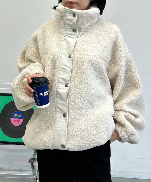 UNDERSTATEMENTs(アンダーステイトメント)の「【ユニセックス】ボアスタンドブルゾン(ブルゾン・メンズ・ブラック/アイボリー/モカ・MEDIUM/LARGE)」の10枚目の写真