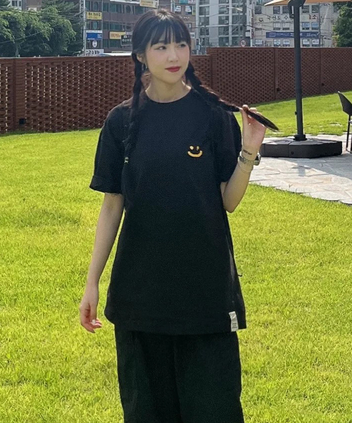 GRAVER（グレーバー）の「[UNISEX]スモールドローイングスマイルバンファルティ_ブラック（Tシャツ/カットソー・レディース・ブラック・LARGE/MEDIUM/SMALL/X-LARGE）」の17枚目の写真