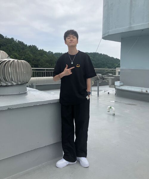 GRAVER（グレーバー）の「[UNISEX]スモールドローイングスマイルバンファルティ_ブラック（Tシャツ/カットソー・レディース・ブラック・LARGE/MEDIUM/SMALL/X-LARGE）」の18枚目の写真