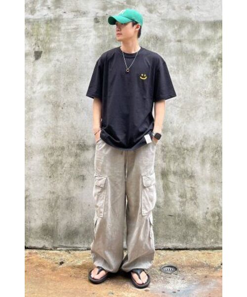GRAVER（グレーバー）の「[UNISEX]スモールドローイングスマイルバンファルティ_ブラック（Tシャツ/カットソー・レディース・ブラック・LARGE/MEDIUM/SMALL/X-LARGE）」の15枚目の写真