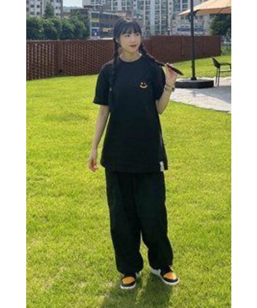 GRAVER（グレーバー）の「[UNISEX]スモールドローイングスマイルバンファルティ_ブラック（Tシャツ/カットソー・レディース・ブラック・LARGE/MEDIUM/SMALL/X-LARGE）」の3枚目の写真