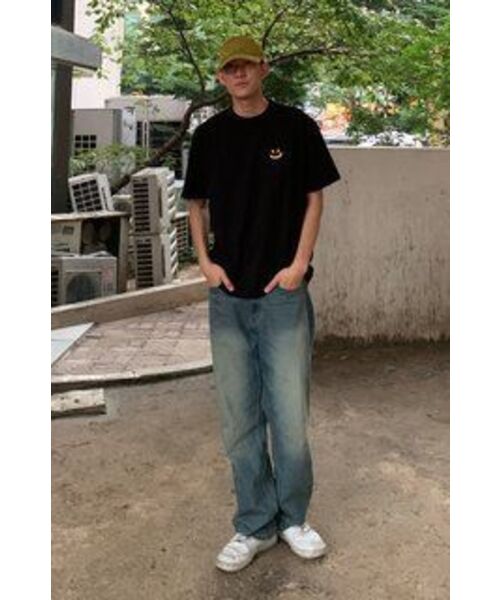 GRAVER（グレーバー）の「[UNISEX]スモールドローイングスマイルバンファルティ_ブラック（Tシャツ/カットソー・レディース・ブラック・LARGE/MEDIUM/SMALL/X-LARGE）」の4枚目の写真