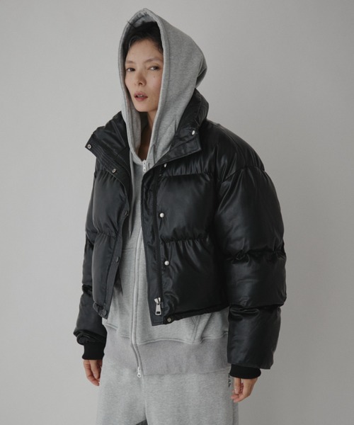 VION(ヴィオン)の「フェイクレザーショートダウン / Faux Leather Short Down(ダウンジャケット/コート・レディース・ブラック/ブラウン・FREE)」の1枚目の写真