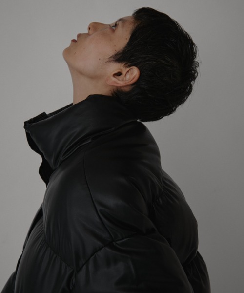VION(ヴィオン)の「フェイクレザーショートダウン / Faux Leather Short Down(ダウンジャケット/コート・レディース・ブラック/ブラウン・FREE)」の3枚目の写真