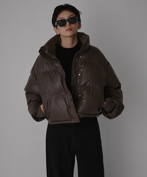 VION(ヴィオン)の「フェイクレザーショートダウン / Faux Leather Short Down(ダウンジャケット/コート・レディース・ブラック/ブラウン・FREE)」の14枚目の写真