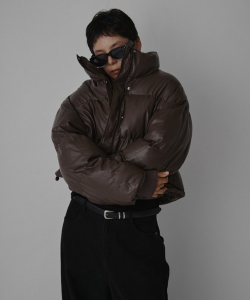 VION(ヴィオン)の「フェイクレザーショートダウン / Faux Leather Short Down(ダウンジャケット/コート・レディース・ブラック/ブラウン・FREE)」の13枚目の写真