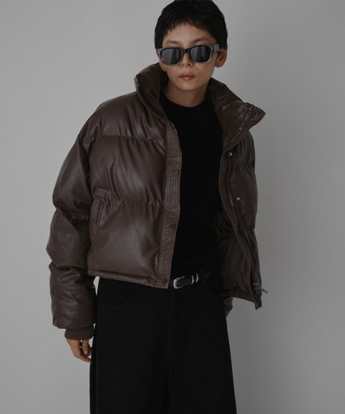 VION(ヴィオン)の「フェイクレザーショートダウン / Faux Leather Short Down(ダウンジャケット/コート・レディース・ブラック/ブラウン・FREE)」の15枚目の写真