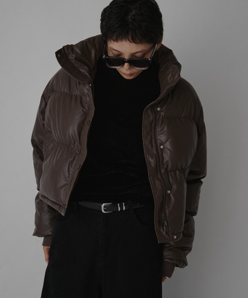 VION(ヴィオン)の「フェイクレザーショートダウン / Faux Leather Short Down(ダウンジャケット/コート・レディース・ブラック/ブラウン・FREE)」の16枚目の写真