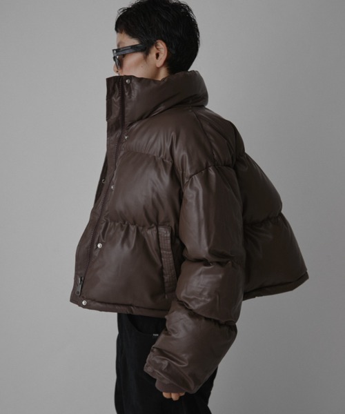 VION(ヴィオン)の「フェイクレザーショートダウン / Faux Leather Short Down(ダウンジャケット/コート・レディース・ブラック/ブラウン・FREE)」の18枚目の写真