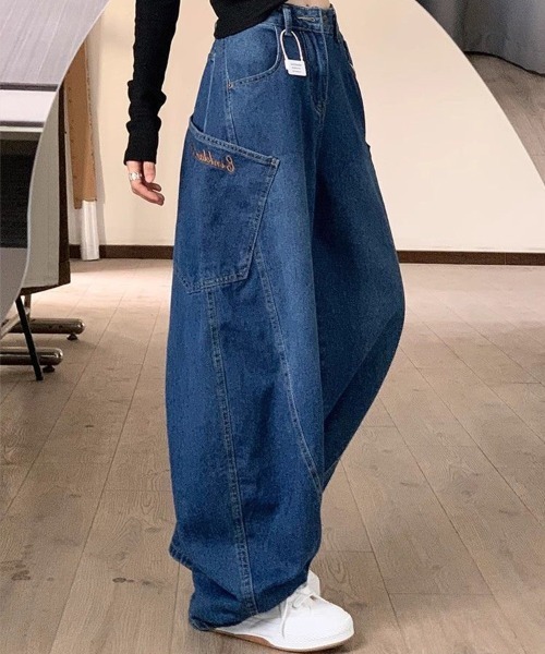 SallyLunn(サリーラン)の「カーブライクデニムパンツ(デニムパンツ・レディース・ブルー・LARGE/MEDIUM/SMALL)」の4枚目の写真