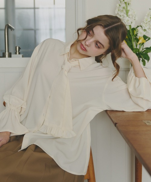 idem（イデム）の「volume sleeve frill tie blouse / タイ付きブラウス（シャツ/ブラウス・レディース・ライトブルー/アイボリー・FREE）」の5枚目の写真