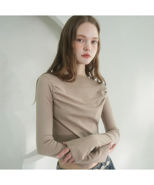 Vivacious(ビバシャス)の「V-cut Minimal Long Sleeve - 4COL(Tシャツ/カットソー・レディース・アイボリー/チャコール/ブラック/ベージュ・SMALL/MEDIUM/LARGE)」の4枚目の写真