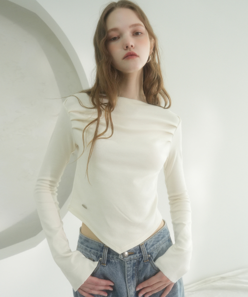 Vivacious(ビバシャス)の「V-cut Minimal Long Sleeve - 4COL(Tシャツ/カットソー・レディース・アイボリー/チャコール/ブラック/ベージュ・SMALL/MEDIUM/LARGE)」の5枚目の写真