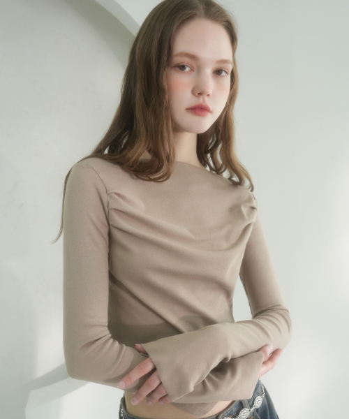 Vivacious(ビバシャス)の「V-cut Minimal Long Sleeve - 4COL(Tシャツ/カットソー・レディース・アイボリー/チャコール/ブラック/ベージュ・SMALL/MEDIUM/LARGE)」の6枚目の写真