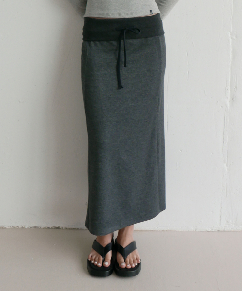 DEARSTALKER(ディアストーカー)の「D. BASIC KNIT FOLD LONG SKIRT - 2 COLOR(スカート・レディース・ブラック/チャコール・FREE)」の3枚目の写真